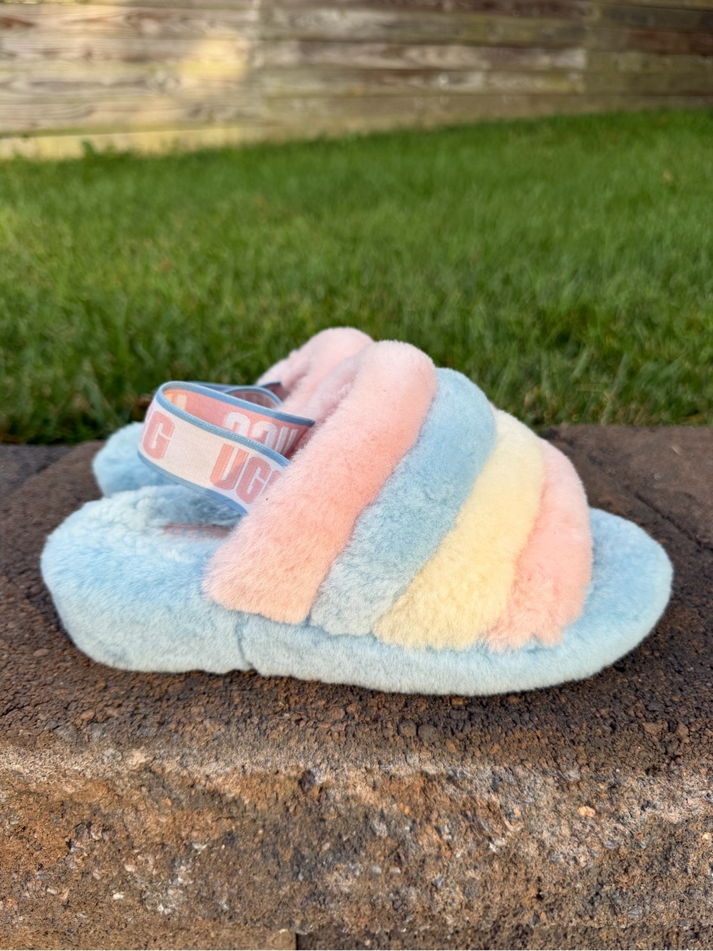 UGG PRIDE STRIPES FLUFF YEAH SLIDE SHEEPSKIN SLIPPER SANDALS, US 6